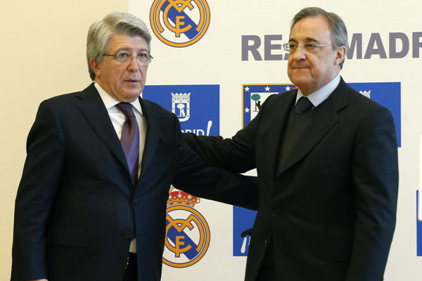 رئيس ريال مدريد ( يمين) ورئيس أتليتكو مدريد ( يسار)