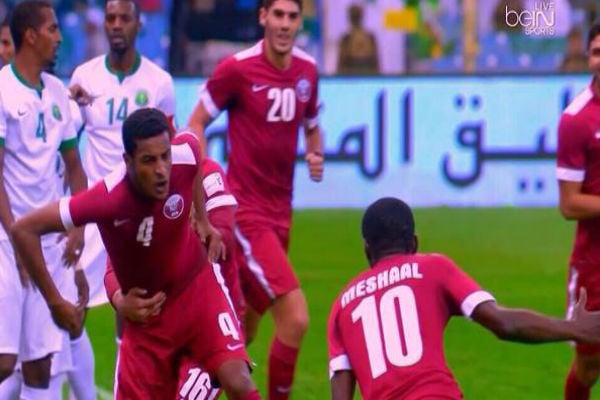 فرحة لاعبي قطر بهدف التعادل السريع أمام السعودية