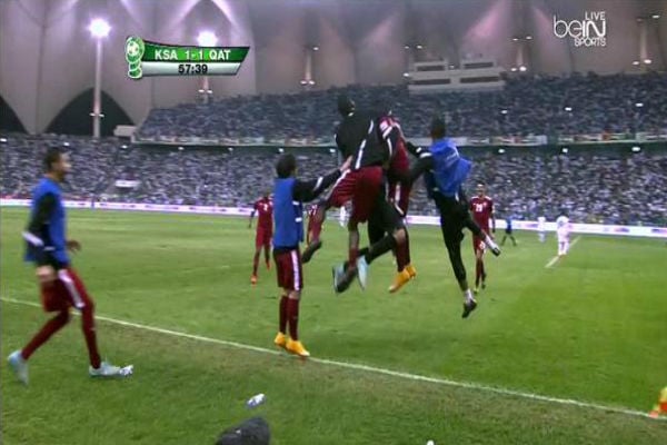 فرحة لاعبي قطر بهدف التقدم بواسطة خوخي بوعلام