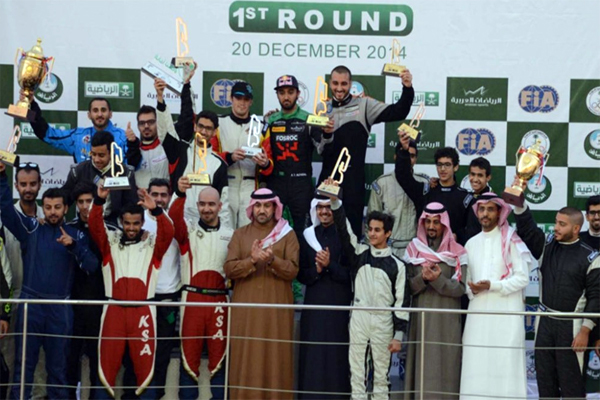 أمير منطقة الرياض يتوج الفائزين بمهرجان السباقات السعودي