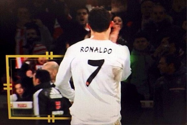 صحيفة مدريدية تبرئ رونالدو من توجيه حركة غير أخلاقية للجكم الرابع