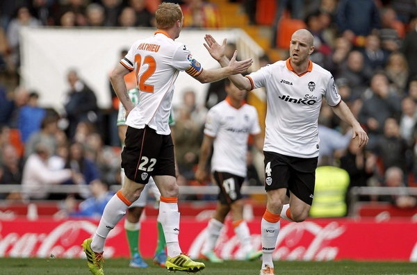 فالنسيا يعمق جراح بيتيس بخماسية في الليغا