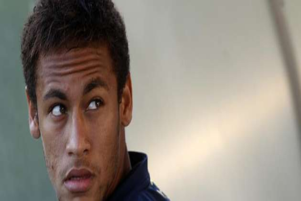 البرازيلي نيمار دا سيلفا نجم برشلونة الإسباني