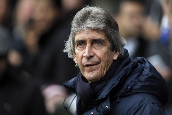 التشيلي مانويل بيليغريني مدرب مانشستر سيتي الانكليزي