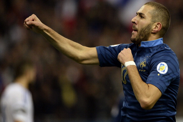 النجم الفرنسي كريم بنزيمة مهاجم ريال مدريد الإسباني