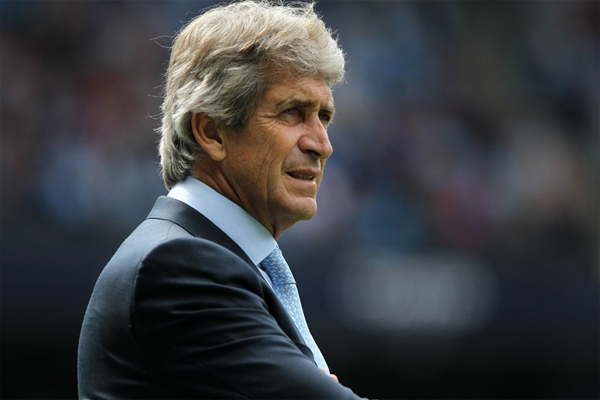 المدرب التشيلي مانويل بيليغريني مدرب مانشستر سيتي الإنكليزي