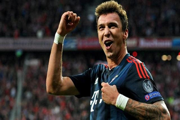 المهاجم الكرواتي ماريو ماندزوكيتش نجم فريق بايرن ميونيخ الألماني 