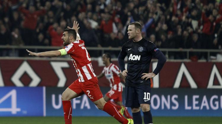 نجم اليونايتد روني مذهولاً من تقدم أولمبياكوس في النتيجة