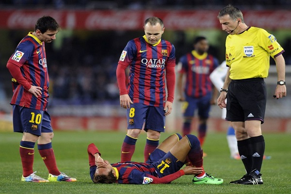 لاعبي برشلونة حاولوا الإعتداء علم حكم مباراة ريال سوسيداد