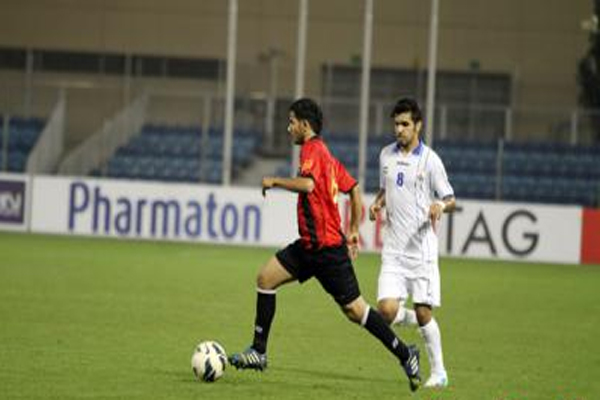 جانب من المباراة بين الفريقين