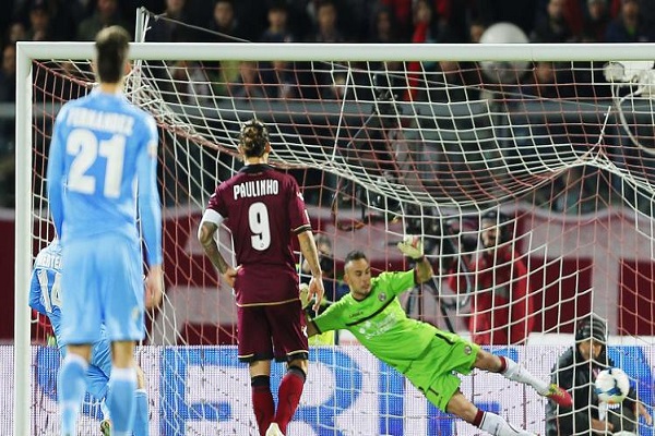 نابولي يواصل نزيف 