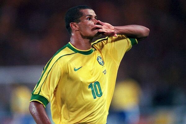 الأسطورة البرازيلية ريفالدو يعتزل 