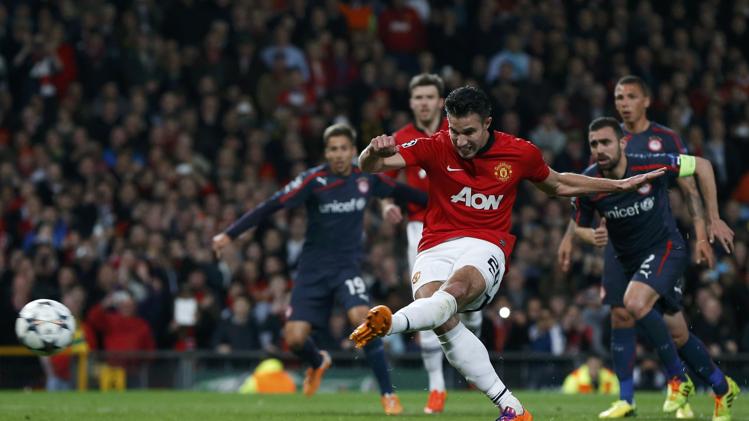 فان بيرسي افتتح التسجيل لليونايتد من ضربة جزاء