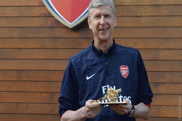 المدرب الفرنسي أرسين فينغر مدرب أرسنال الإنكليزي
