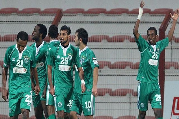 الشباب الإماراتي يخطف الصدارة من المحرق