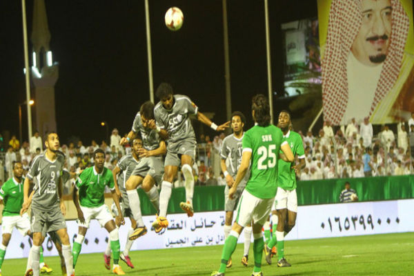 من مباراة الأهلي والطائي في كأس ملك السعودية