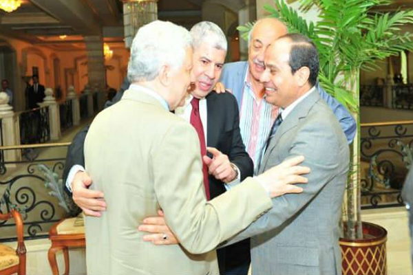 السيسي يضحك بعد إتمامه المصالحة التاريخية بين شوبير ومرتضى منصور