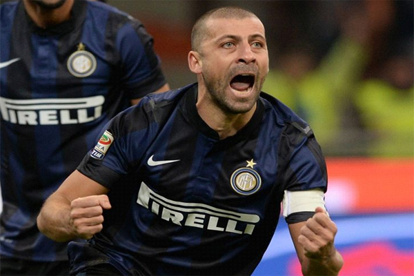 الأرجنتيني والتر صامويل مدافع إنتر ميلان الإيطالي