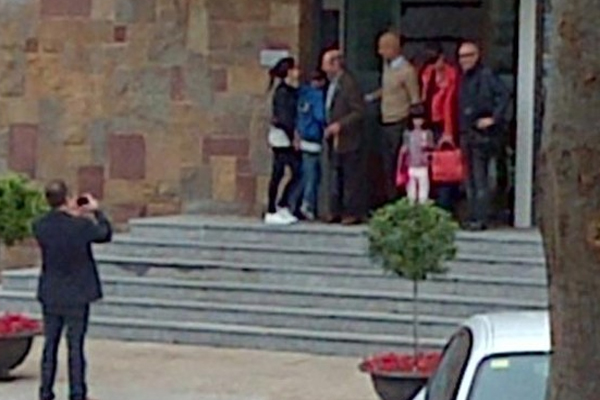 الإسباني بيب غوارديولا مدرب بايرن ميونيخ الألماني يعقد قرانه على كريستينا سيرا 