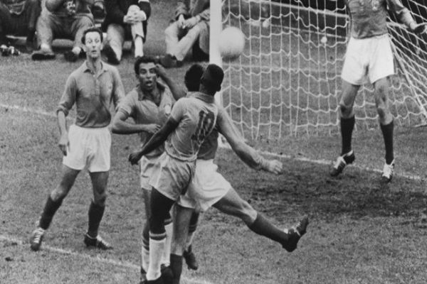 من مباراة البرازيل وفرنسا في مونديال 1958
