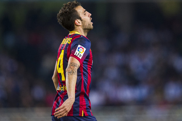 النجم الإسباني سيسك فابريغاس نجم وسط برشلونة الإسباني