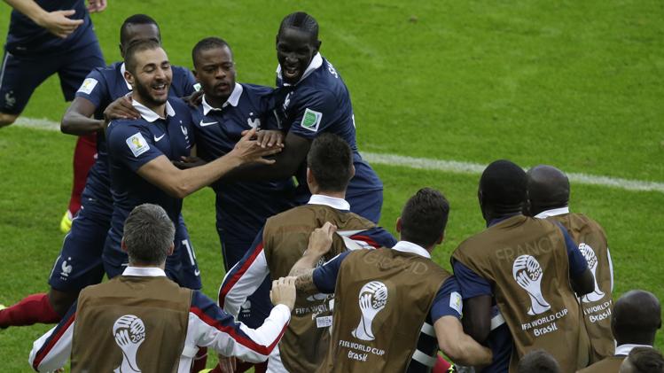 فرحة لاعبي فرنسا بالأهداف في الشباك الهندوراسية