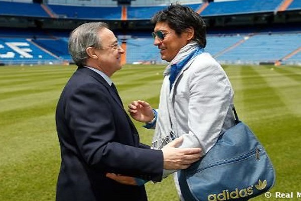 زامورانو برفقة رئيس ريال مدريد بيريز