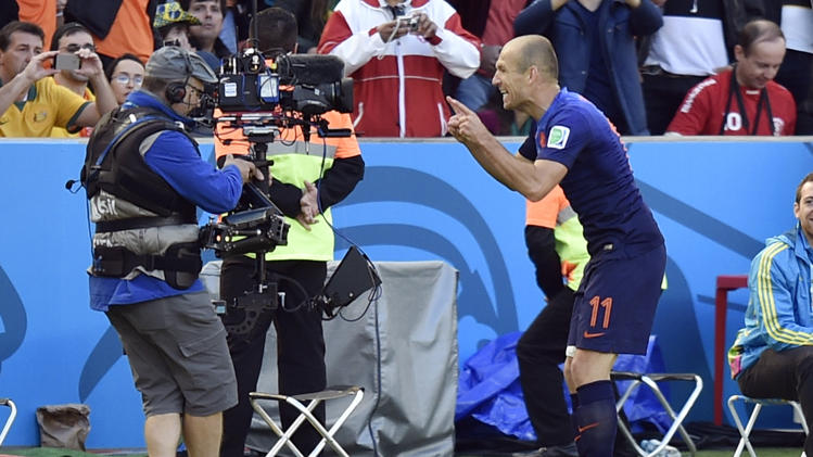 روبن يحتفل بهدف التقدم لهولندا في الشباك الاسترالية