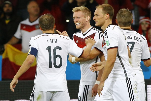 ألمانيا تثأر من الجزائر بعد 32 عاماً وتبلغ ربع النهائي