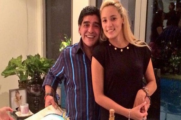  دييغو مارادونا مع صديقته السابفة