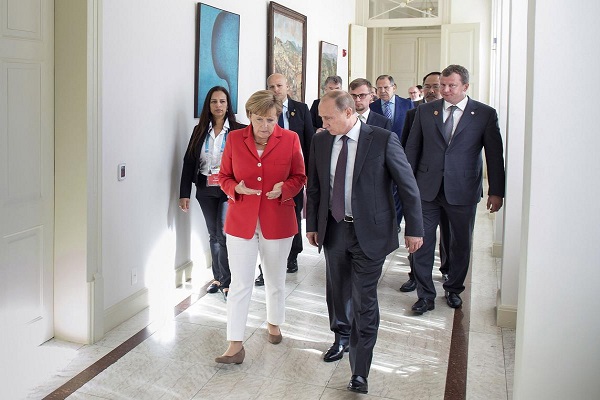 زحمة شخصيات في منصة ماراكانا