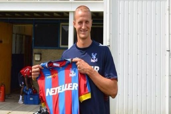 النروجي هانغيلاند من فولهام إلى كريستال بالاس