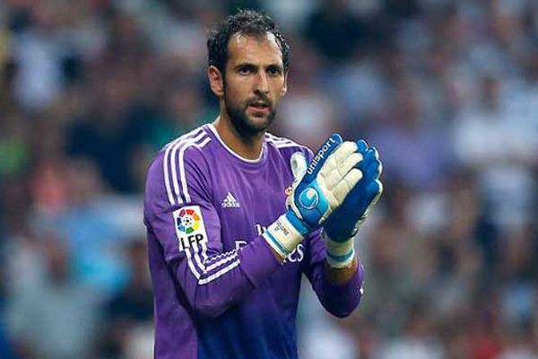 الحارس الإسباني دييقو لوبيز حارس ريال مدريد الإسباني