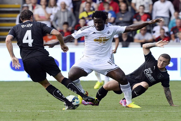 سوانسي يهزم بيرنلي بصعوبة