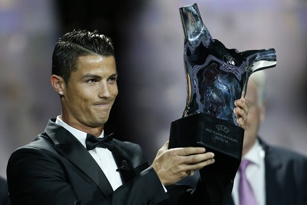كريستيانو رونالدو يتوج بجائزة أفضل لاعب في أوروبا