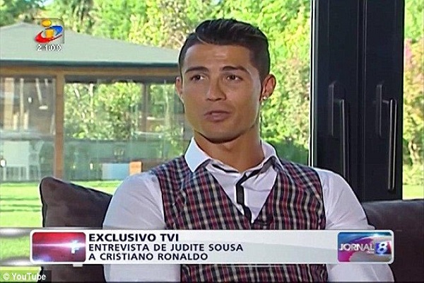 رونالدو خلال ي مقابلة مع قناة TVIالتلفزيونية البرتغالية
