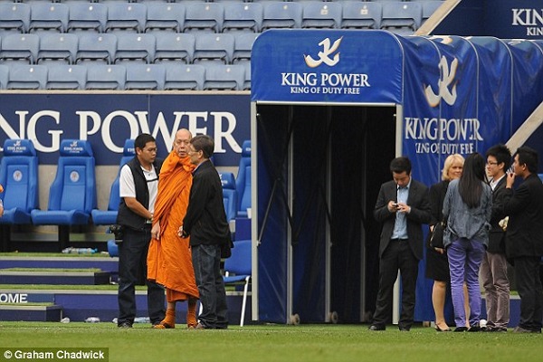  راهب بوذي سبب خسارة الشياطين الحمر المذلة أمام ليستر