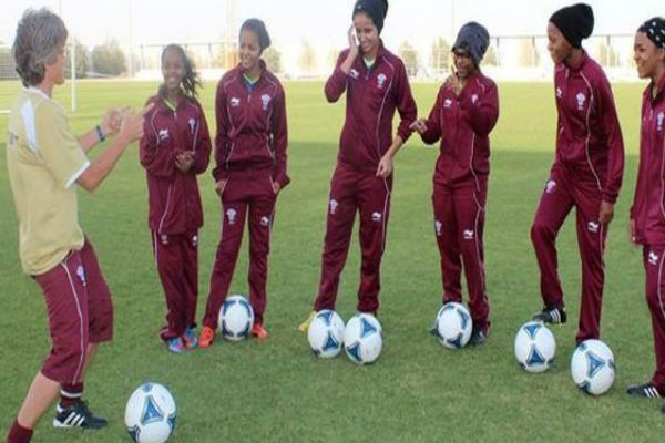 لاعبات منتخب قطر لكرة القدم للسيدات