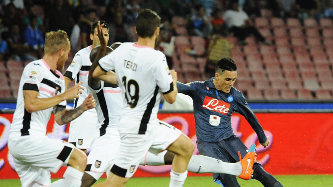 نابولي يتعادل على أرضه مع باليرمو