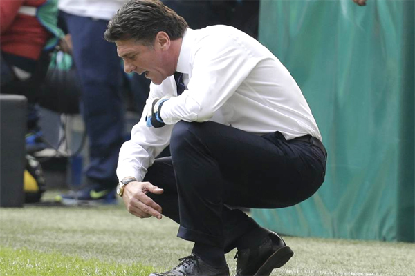  الإيطالي والتر ماتزاري مدرب إنتر ميلان الإيطالي