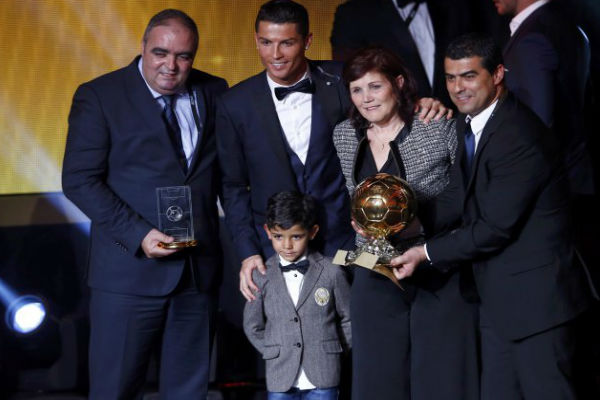 أسرة كريستيانو رونالدو في حفل الكرة الذهبية 2014