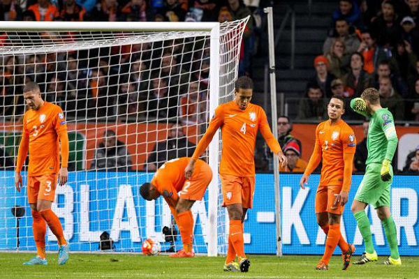 هولندا سقطت على أرضها أمام جمهورية التشيك وفشلت في بلوغ النهائيات للمرة الاولى منذ يورو 1984