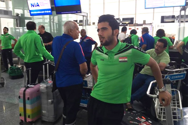 أفراد منتخب العراق الوطني لكرة القدم بقوا في المطارات لساعات طويلة