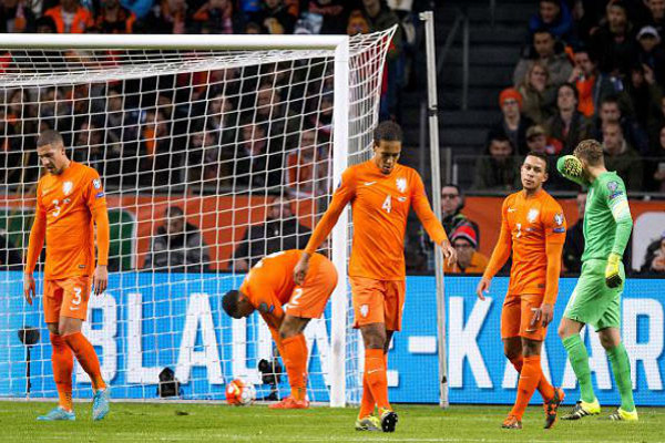 المنتخب الهولندي حرم من التأهل لنهائيات أمم أوروبا 2016 لأول مرة منذ بطولة يورو 1984