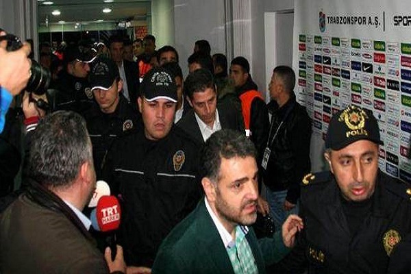 رئيس نادٍ تركي يحتجز حكام مباراة فريقه وأردوغان يتدخل