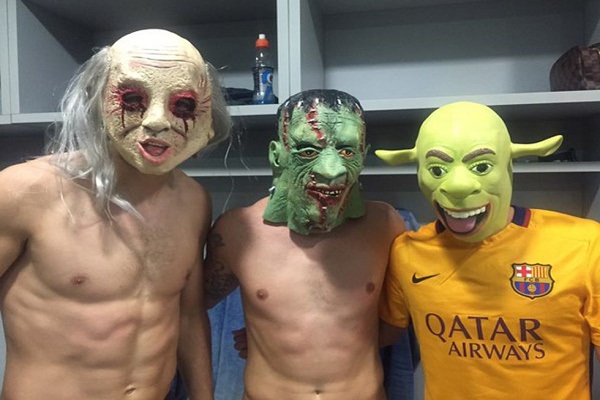 برشلونة يعتذر على ظهور لاعبيه بأزياء الهالووين بعد مباراة خيتافي
