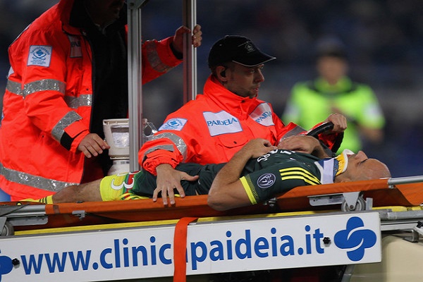 إصابة مروعة للبرازيلي أليكس مدافع ميلان