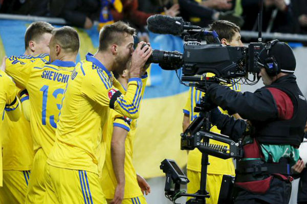 أوكرانيا تقترب من التأهل إلى يورو 2016