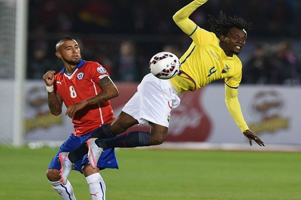 من مباراة تشيلي وكولومبيا في الجولة الثالثة من التصفيات اللاتينية