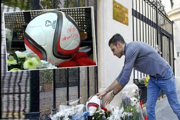 فابريغاس يضع كرة أفضل لاعب في مباراة إسبانيا وإنكلترا أمام سفارة فرنسا بمدريد
